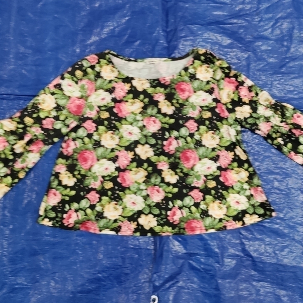 *Encream top - Picture 5 of 7